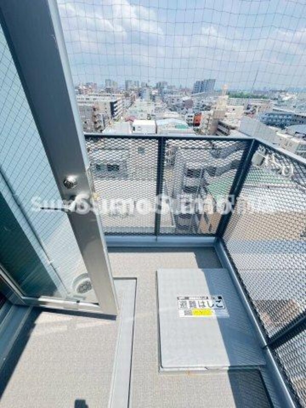 バルコニー(外からの目が気にならないバルコニーで洗濯物が干せます)