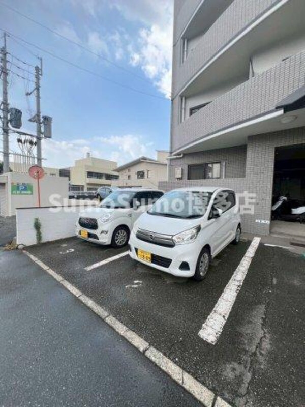 駐車場(駐車場があるので、車を買う予定の方も安心です)