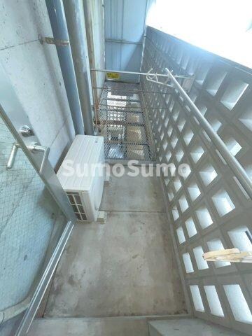 物件内観写真8　(広々としたバルコニーです)