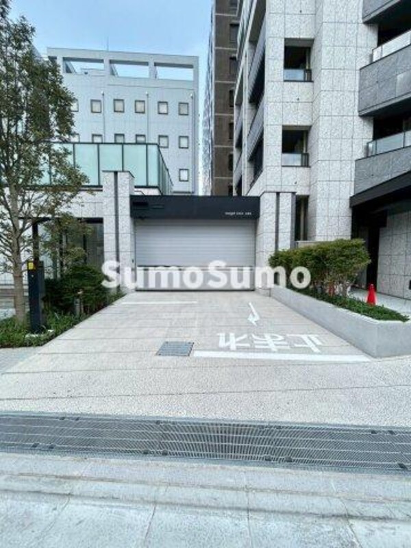 駐車場(駐車場に車を止められます)
