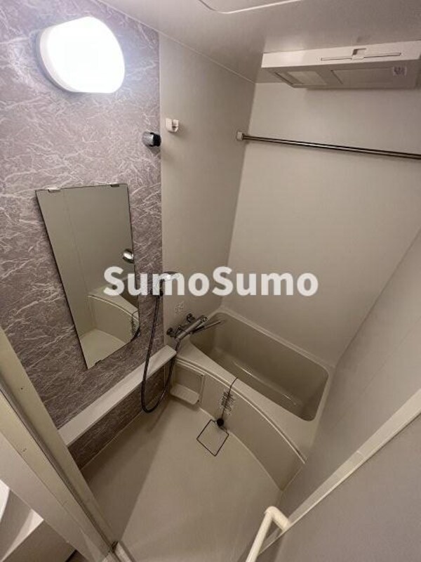 浴室(コンパクトで使いやすいお風呂です)
