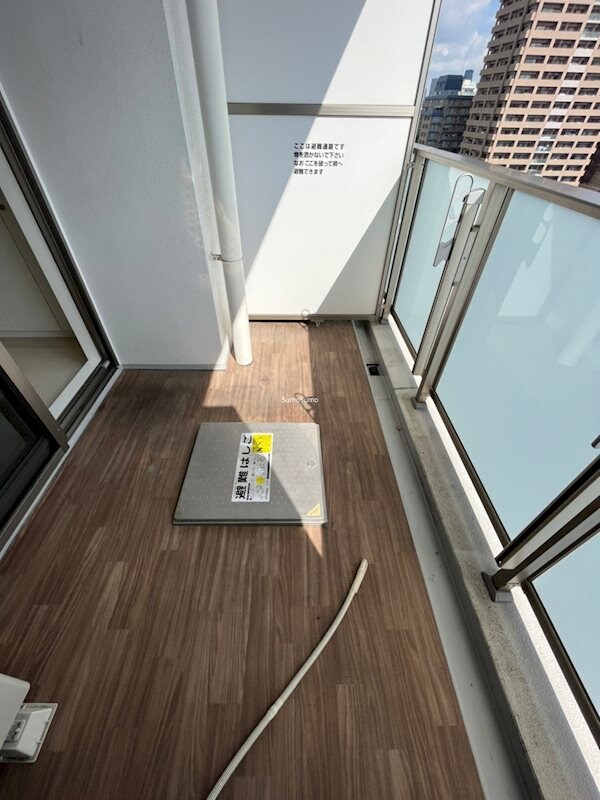 バルコニー(バルコニーからの眺めを楽しみながら食事をしませんか)