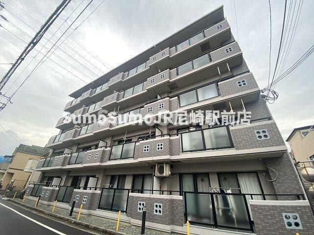 物件外観写真1　(落ち着いた雰囲気の外観です)