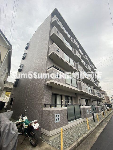 物件外観写真2　(外観は落ち着いています)