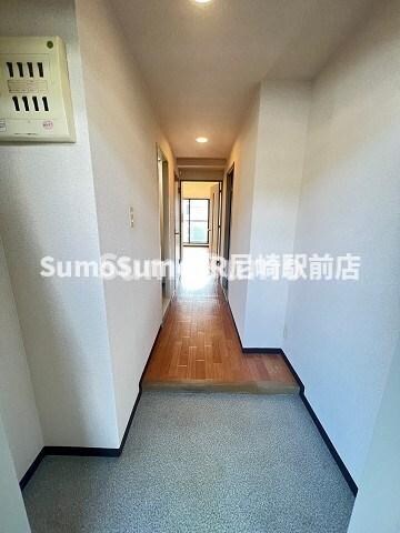 物件内観写真5　(シンプルで使いやすい玄関です)