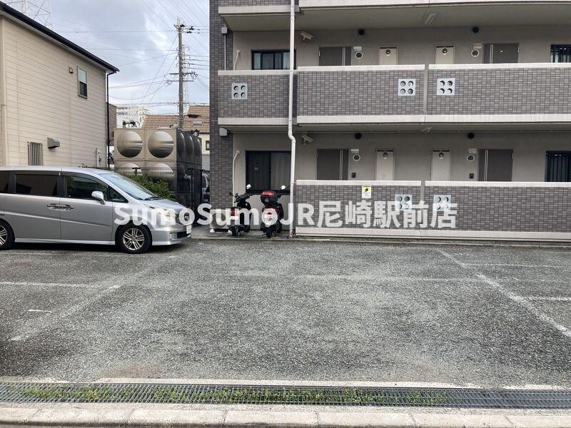 物件外観写真4　(駐車場に車を止められます)