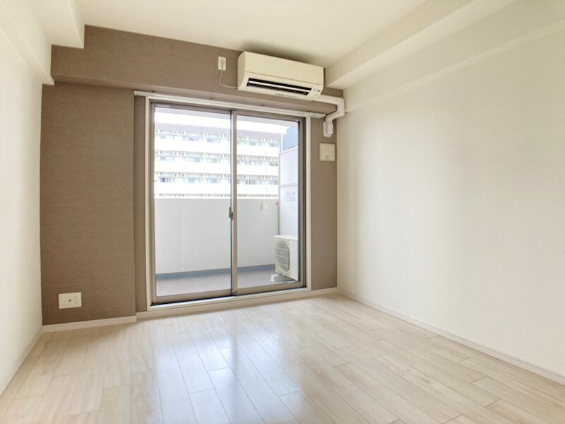 物件内観写真6　(こちらのリビングで趣味の時間をお楽しみください)