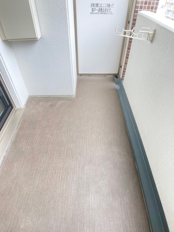 物件内観写真10　(広々としたバルコニーです)