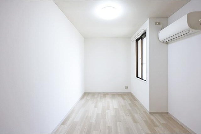 物件内観写真5　(ゆったり過ごせる居間です)