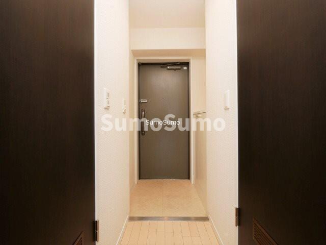 物件内観写真6　(明るい玄関です)