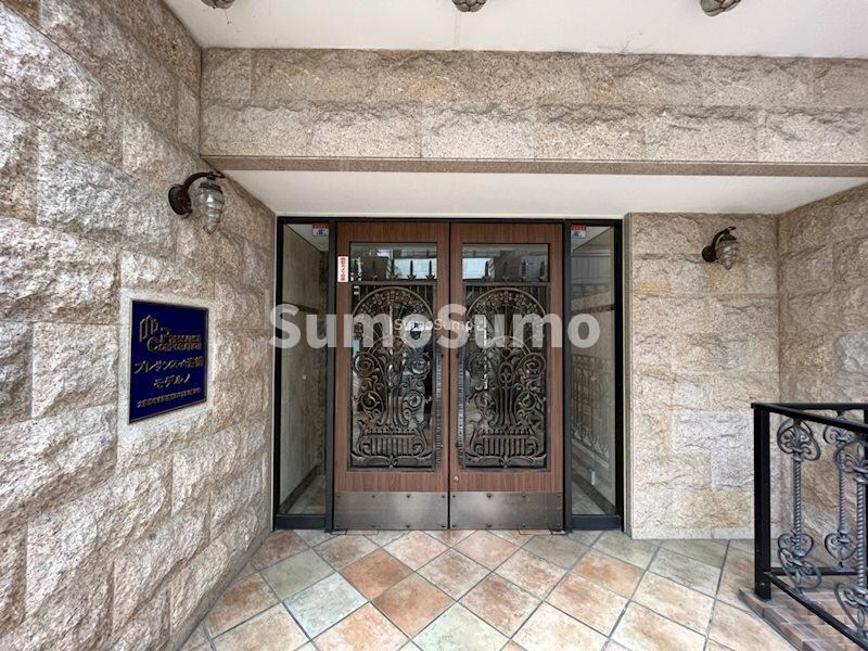 物件外観写真2　(建物の内部です)