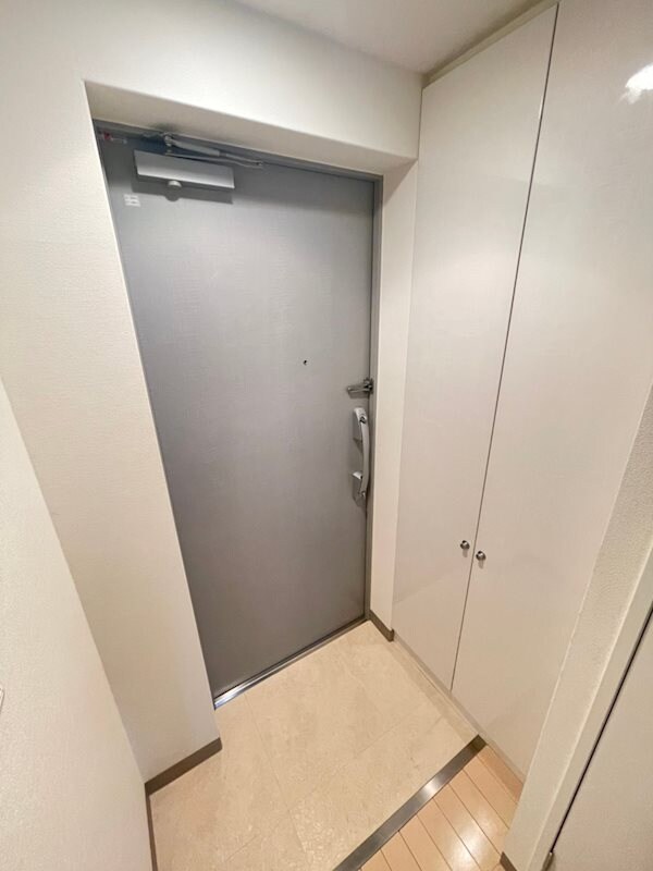 物件内観写真5　(落ち着いた玄関です)