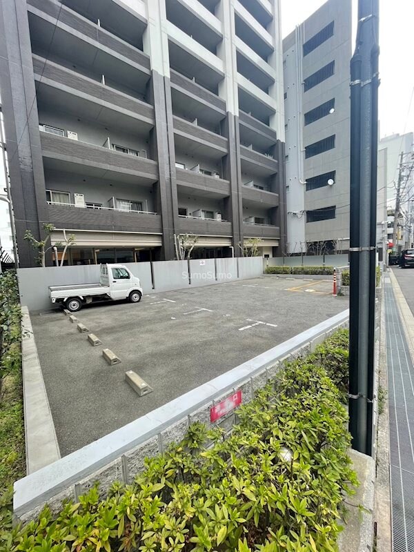 物件外観写真4　(駐車場に車を止められます)