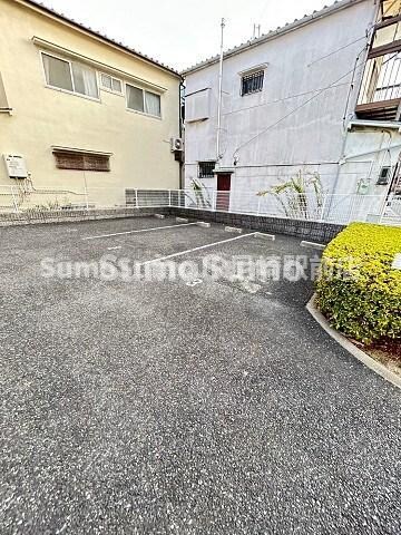 物件外観写真3　(駐車場です)