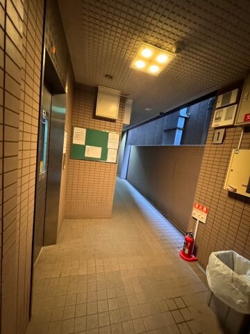 物件外観写真2　(建物の内部です)