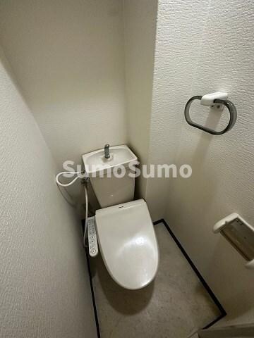 物件内観写真12　(ゆったりとした空間のトイレです)