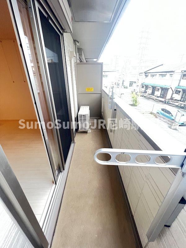 バルコニー(お洗濯にも便利なバルコニー付き)