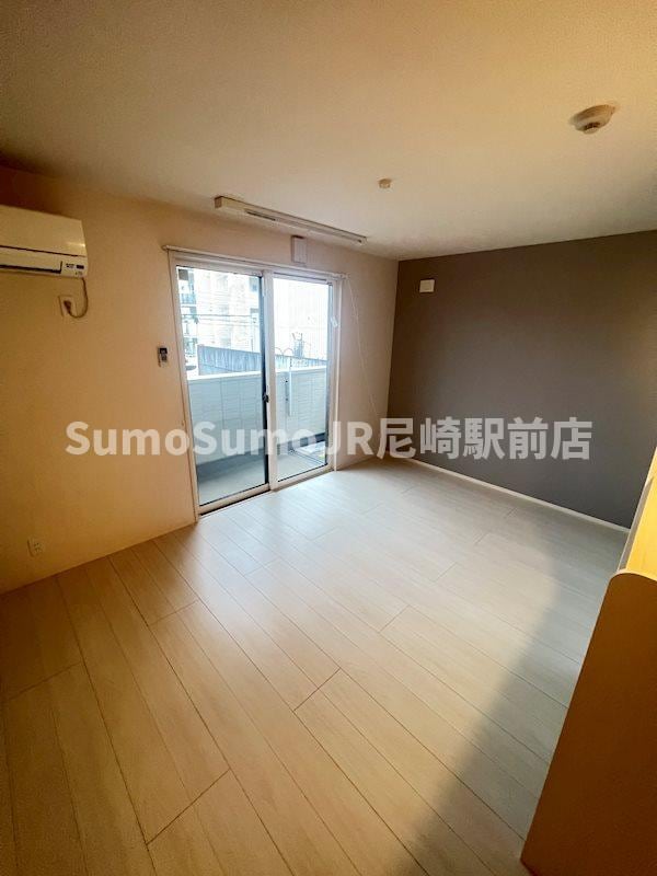 居室(使いやすいリビングです)