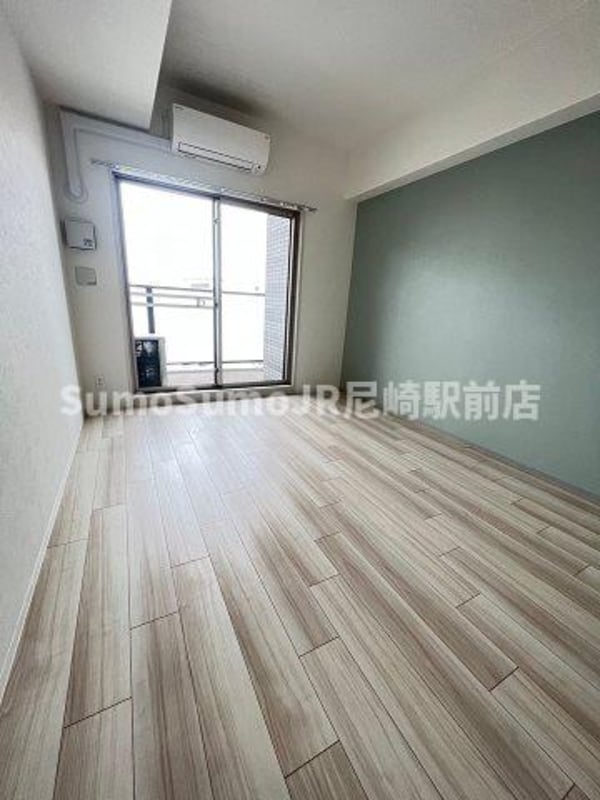 居室(ゆったり過ごせる居間です)