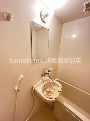 物件内観写真9　(コンパクトで使いやすい洗面所)