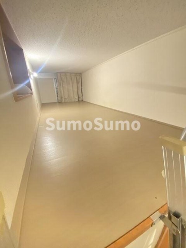 寝室(落ち着いた色調の寝室です)