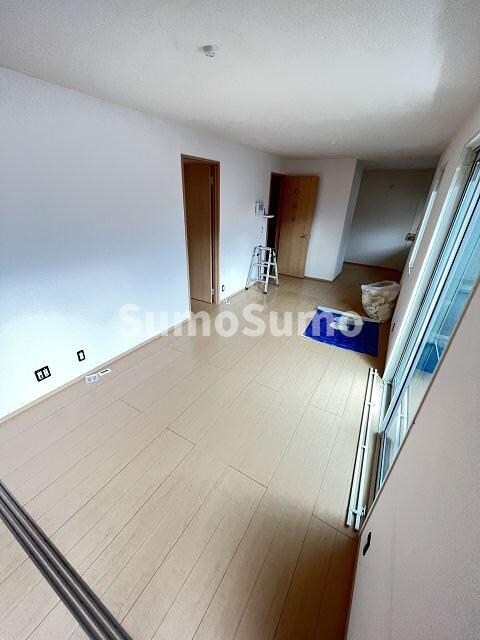 物件内観写真4　(ゆったりとした居間です)