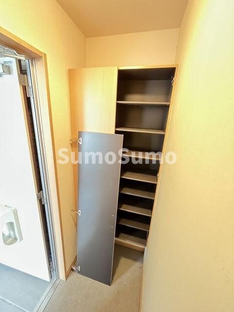 物件内観写真18　(収納スペース豊富です)