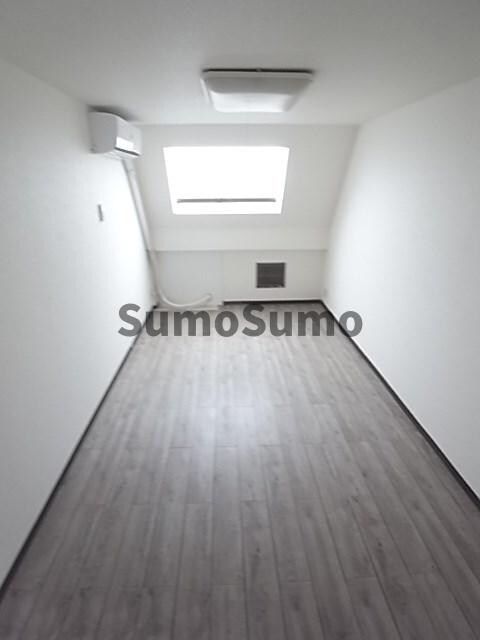 物件内観写真8　(ゆったりとしたリビングです)