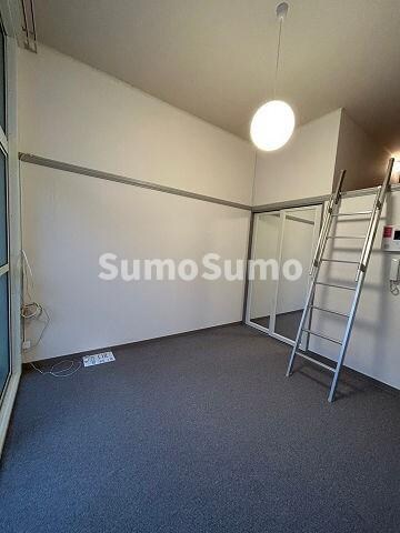 物件内観写真14　(ゆったりとした居間です)