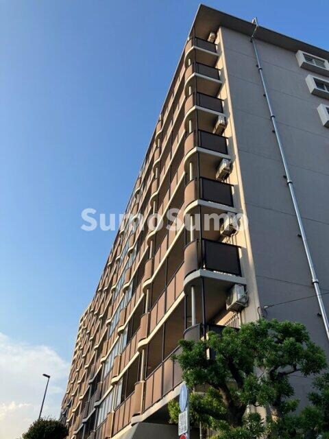 物件外観写真1　(外観は落ち着いています)