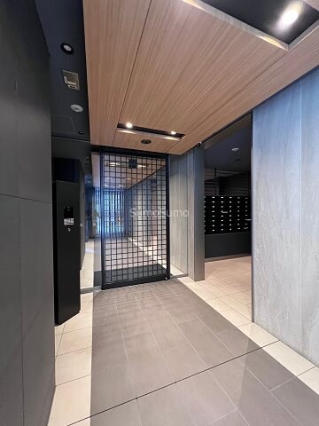 物件外観写真4　(落ち着いたロビーです)