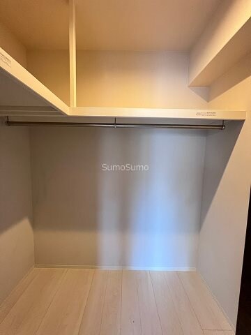 物件内観写真13　(収納豊富です)