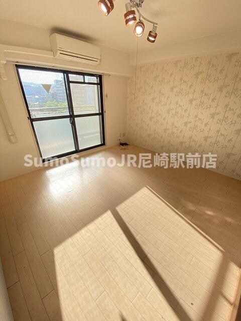 物件内観写真8　(おしゃれな居間です)