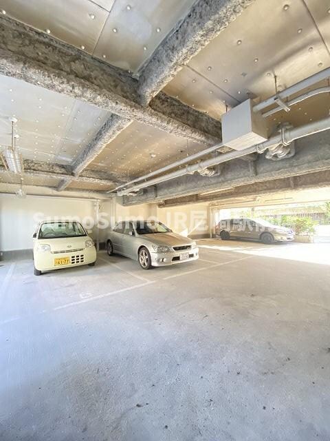 物件外観写真3　(駐車場完備です)