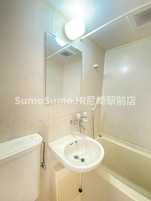 物件内観写真13　(ゆったりとスペースのある洗面所)