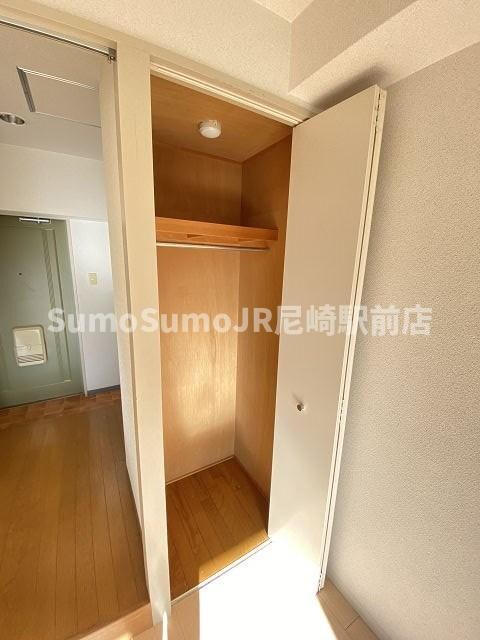 物件内観写真17　(たっぷりとした収納スペースです)