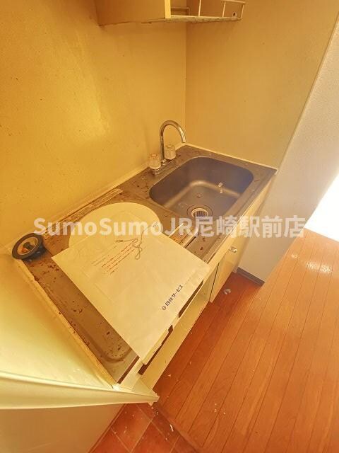 物件内観写真19　(コンパクトなキッチンで掃除もラクラク)