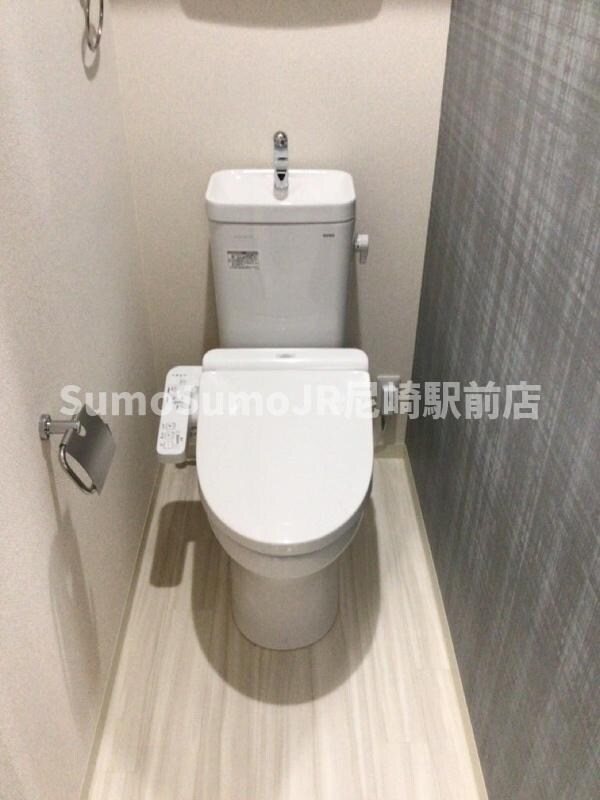 トイレ(落ち着いた色調のトイレです)