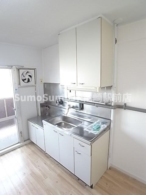 物件内観写真6　(コンパクトなキッチンで掃除もラクラク)