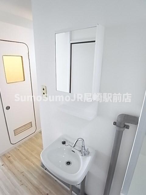 物件内観写真11　(コンパクトで使いやすい洗面所)