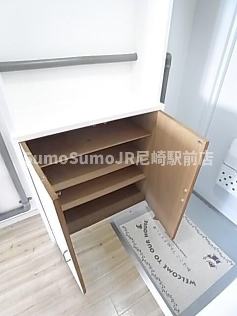 物件内観写真23　(ちょっとした収納スペースも充実しています)