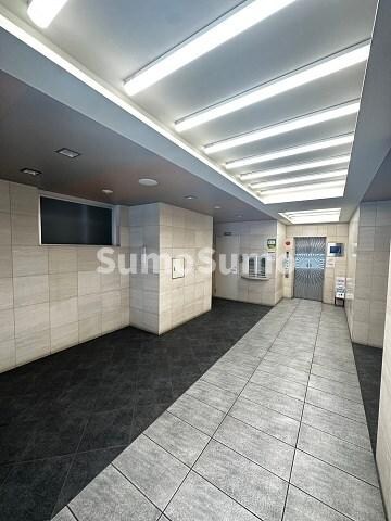 物件外観写真3　(清潔なロビーです)