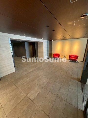 物件外観写真3　(ゆとりのあるロビーです)