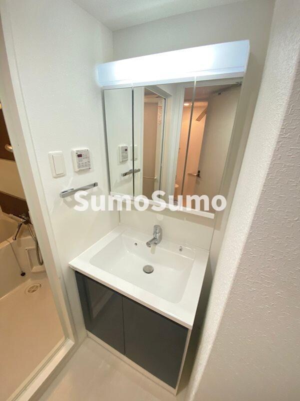 物件内観写真9　(コンパクトで使いやすい洗面所)