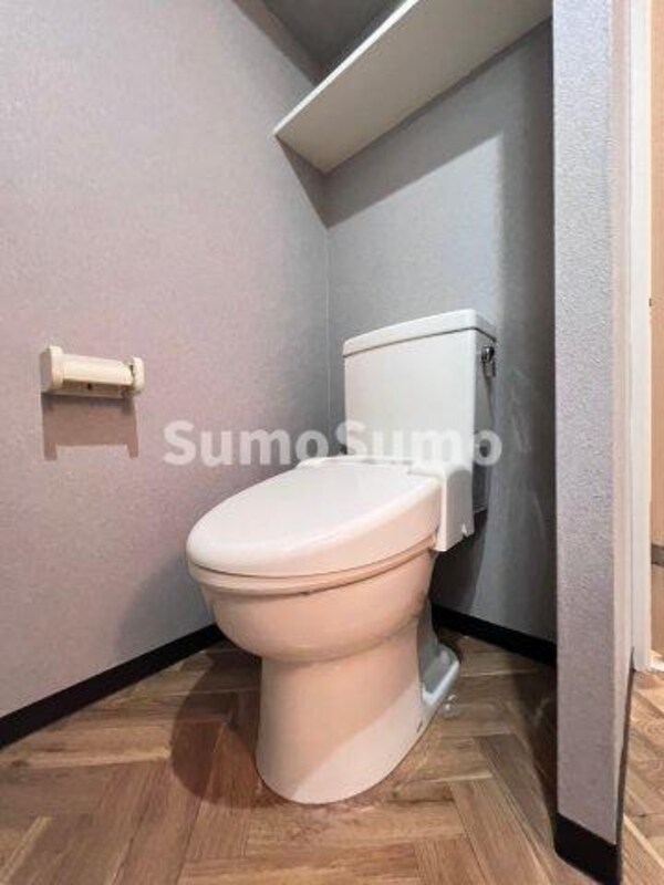 トイレ(落ち着いた色調のトイレです)