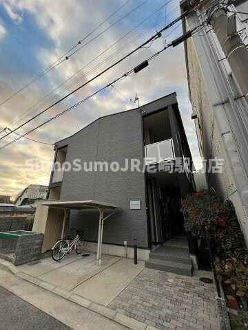 物件外観写真2　(落ち着いた雰囲気の外観です)