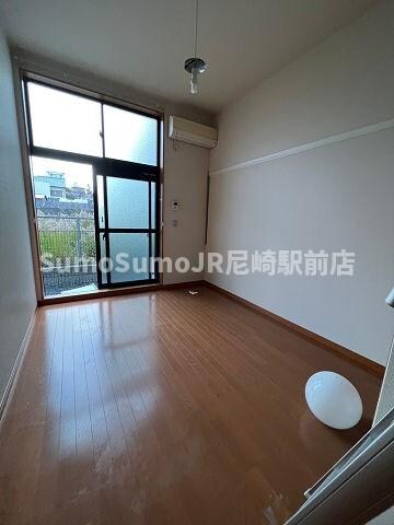 物件内観写真16　(使いやすい居間です)