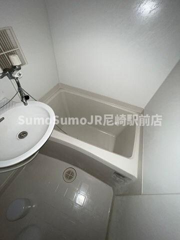 物件内観写真18　(明るい洗面所です)