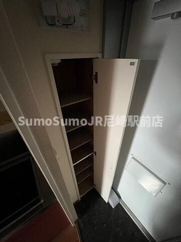 物件内観写真19　(収納もある玄関です)