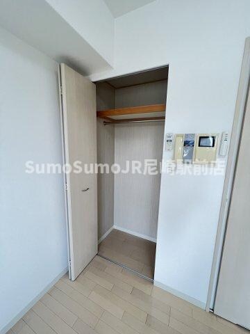 物件内観写真16　(たっぷりとした収納スペースです)